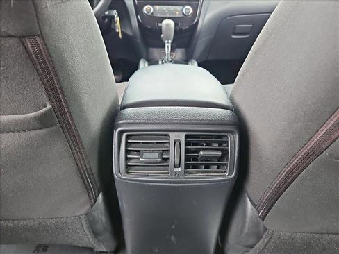 Used 2015 Nissan Rogue S image 23