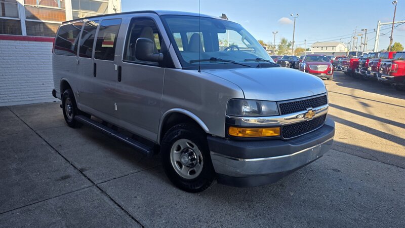 Used 2019 Chevrolet Express 3500 LT w/ LT Preferred Equipment Group RWD image 4