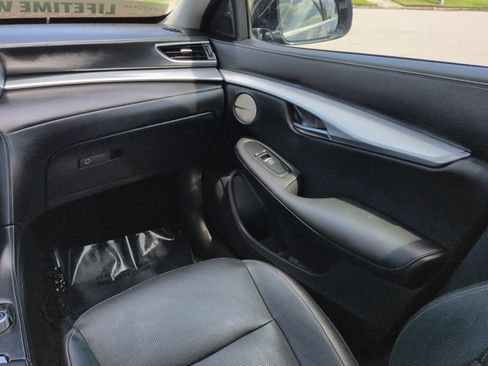 Used 2019 INFINITI QX50 Essential w/ Premium Heat Package FWD image 18
