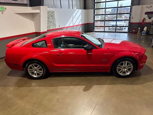 Used 2005 Ford Mustang GT Premium image 14