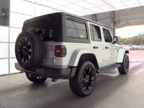 Used 2023 Jeep Wrangler Unlimited Sahara w/ Cold Weather Group AWD/4WD image 4