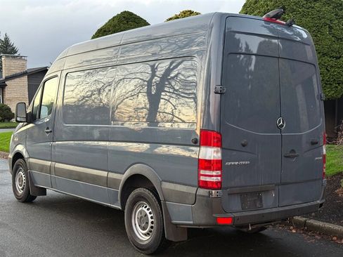 Used 2018 Mercedes-Benz Sprinter 2500 image 4