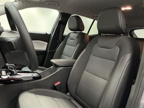 New 2026 Chevrolet Trax LT w/ LT Convenience Package FWD image 9