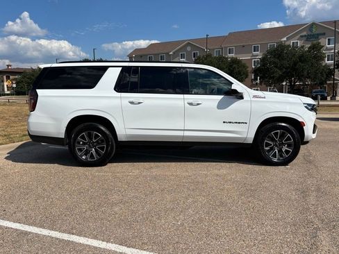 Used 2023 Chevrolet Suburban Z71 image 5