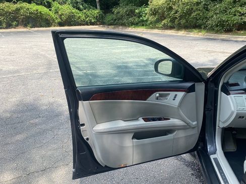 Used 2011 Toyota Avalon Limited FWD image 14