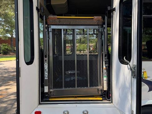 Used 2012 Ford E-350 and Econoline 350 Super Duty w/ Shuttle Bus Prep Pkg RWD image 10