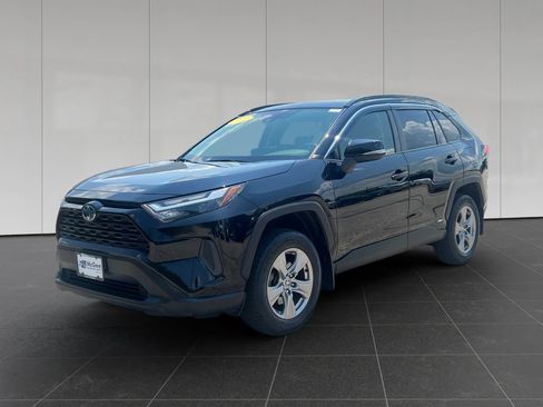 Used 2022 Toyota RAV4 XLE w/ Convenience Package AWD/4WD image 1