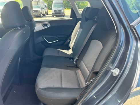 Used 2023 Kia Soul LX w/ LX Technology Package image 11
