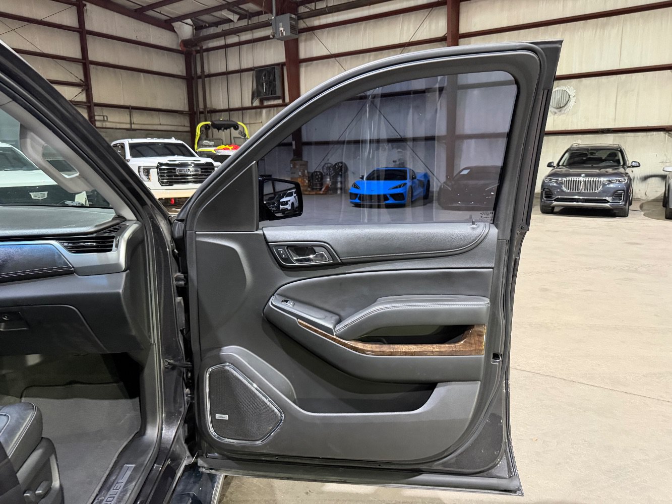 Used 2018 Chevrolet Tahoe LT w/ LT Signature Package RWD image 24