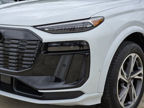 New 2027 Audi Q6 e-tron Premium Plus AWD/4WD image 12
