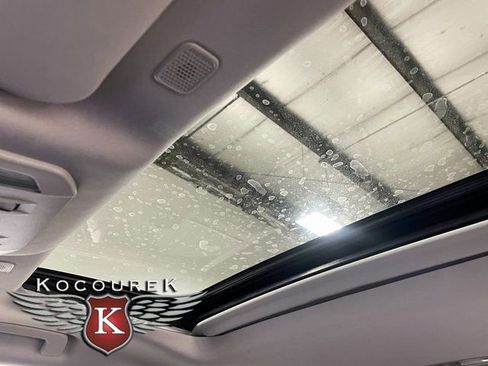 Used 2024 Toyota Highlander XLE AWD/4WD image 19