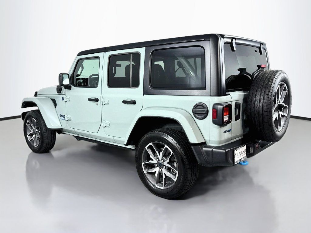Used 2024 Jeep Wrangler Unlimited AWD/4WD image 9