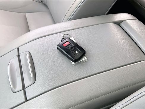 Used 2015 Toyota Highlander XLE image 14