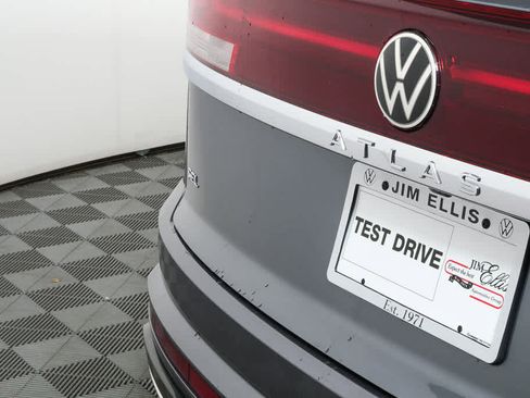 Certified 2024 Volkswagen Atlas Cross Sport SEL R-Line image 37