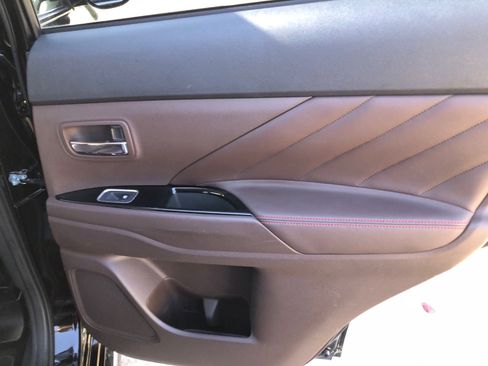 Used 2018 Mitsubishi Outlander SEL image 18