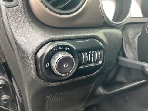 Used 2018 Jeep Wrangler Unlimited Sport AWD/4WD image 14