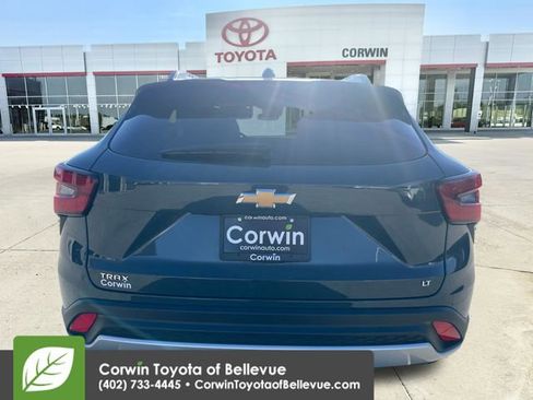 Used 2025 Chevrolet Trax LT FWD image 4