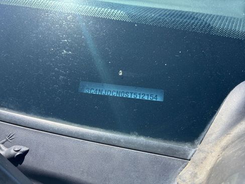 Used 2025 Jeep Compass Limited image 30