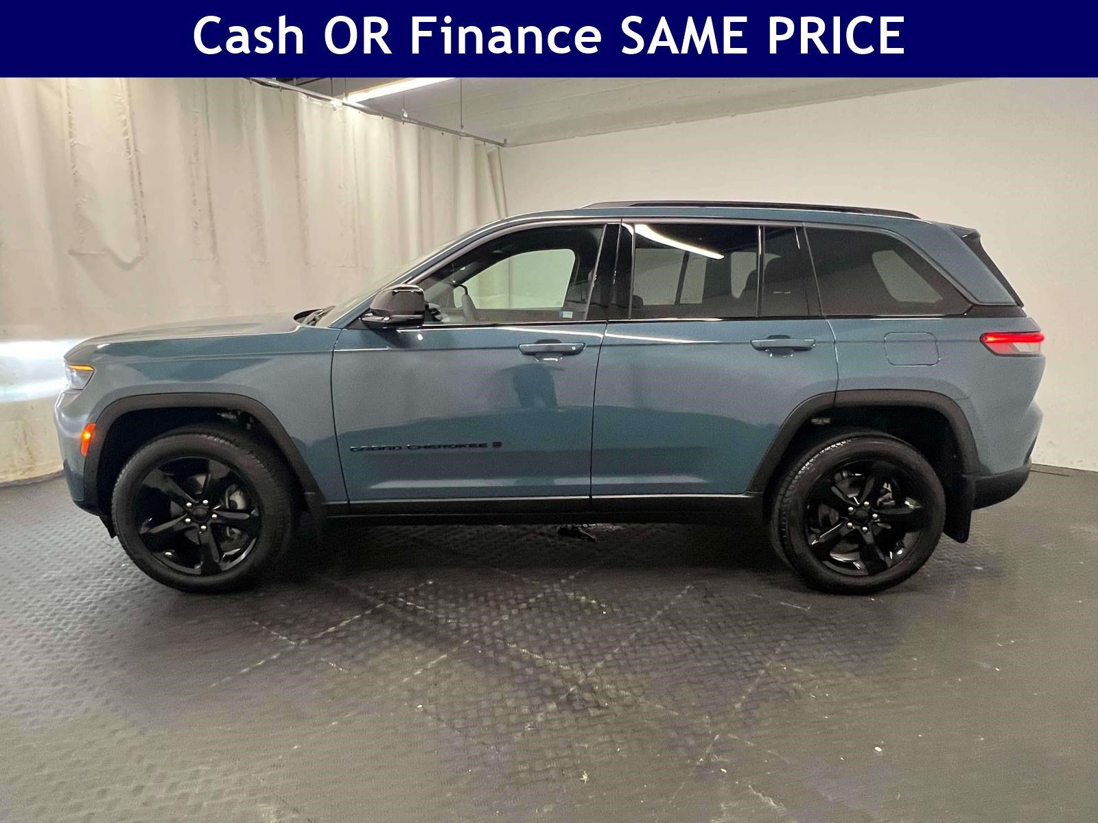 Used 2026 Jeep Grand Cherokee Limited w/ Limited Altitude Package AWD/4WD image 9