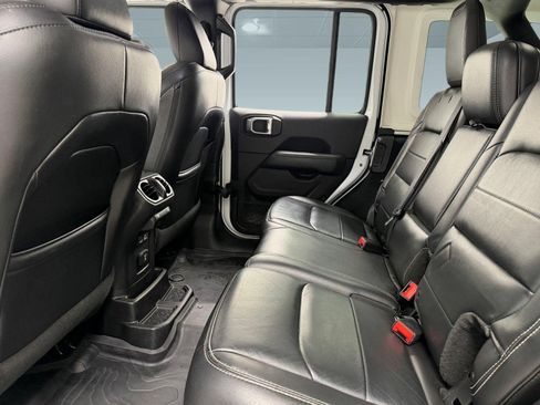Used 2018 Jeep Wrangler Unlimited Sahara AWD/4WD image 26