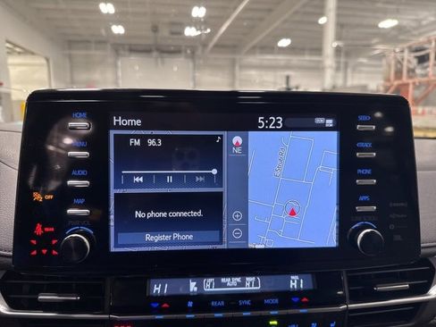 Used 2024 Toyota Sienna Limited image 23