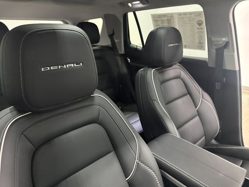 Used 2026 GMC Terrain Denali w/ LPO, Black Badging Package AWD/4WD image 37