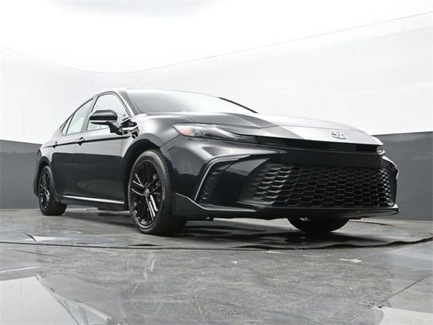 Used 2025 Toyota Camry SE w/ Convenience Package image 23