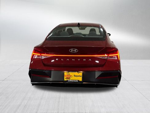 Used 2025 Hyundai Elantra SEL image 10