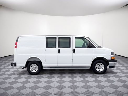 Used 2025 Chevrolet Express 2500 w/ Driver Convenience Package RWD image 8