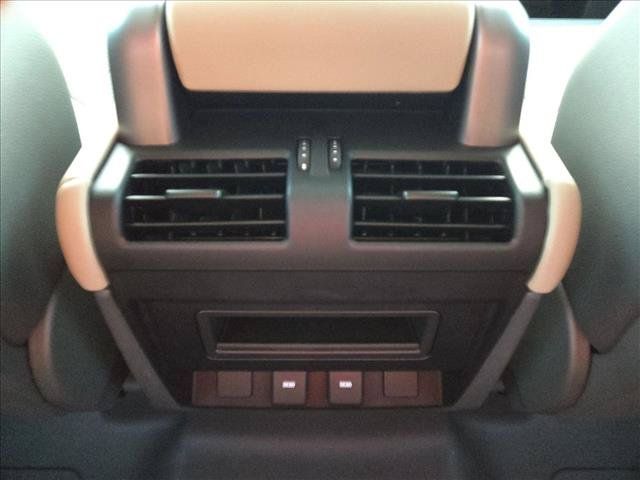 Certified 2024 Land Rover Defender 110 X-Dynamic SE AWD/4WD image 18