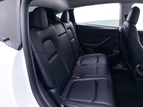 Used 2022 Tesla Model Y Long Range image 32