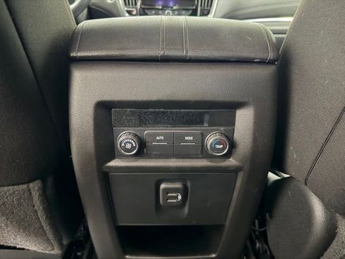 Used 2023 Chevrolet Traverse LT FWD image 30