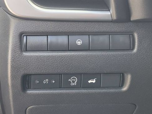 Certified 2025 Nissan Rogue SV AWD/4WD image 9