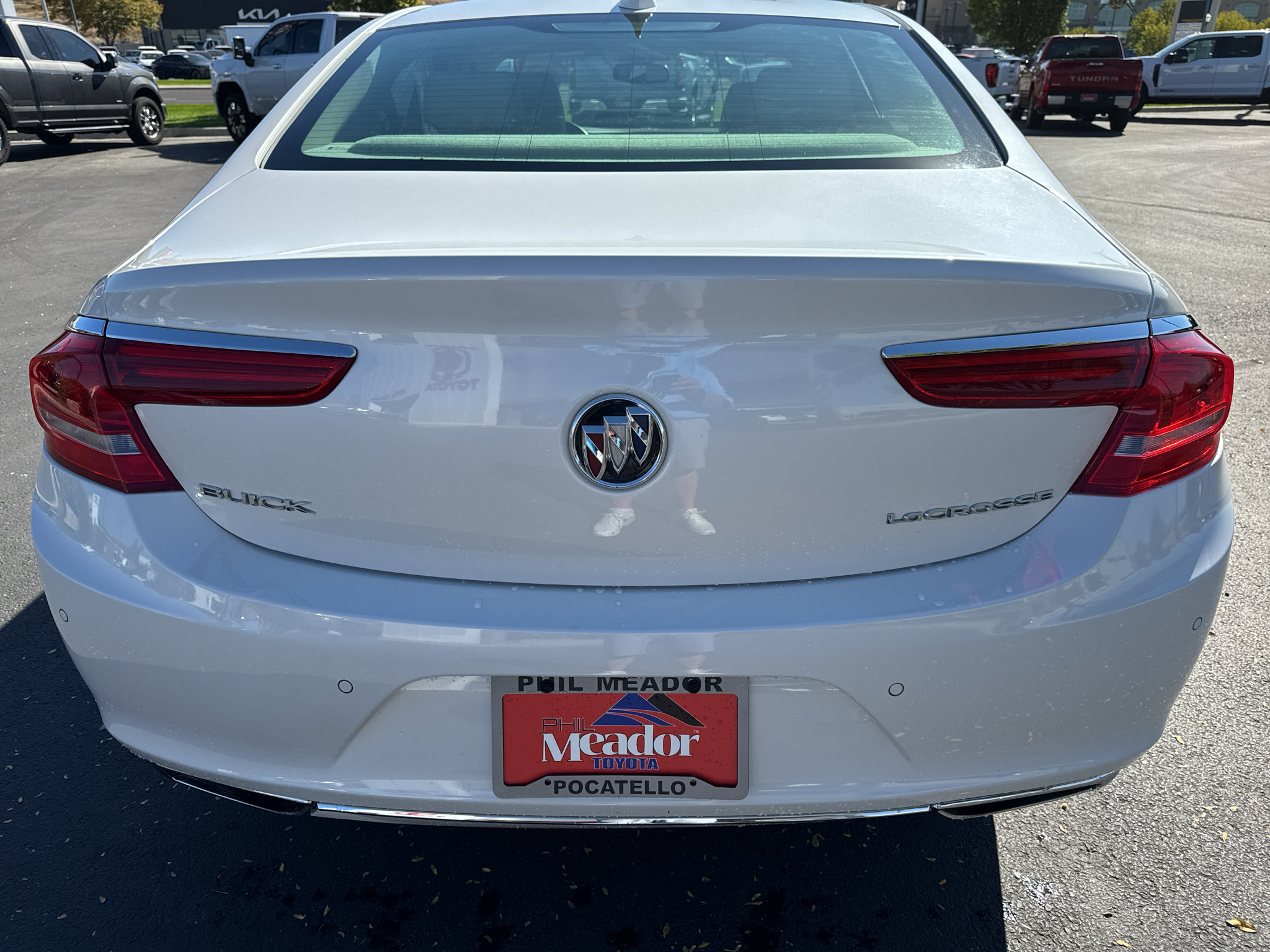 Used 2018 Buick LaCrosse Essence w/ Sun and Shade Package FWD image 3