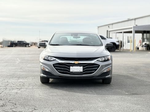 Used 2024 Chevrolet Malibu LT image 2