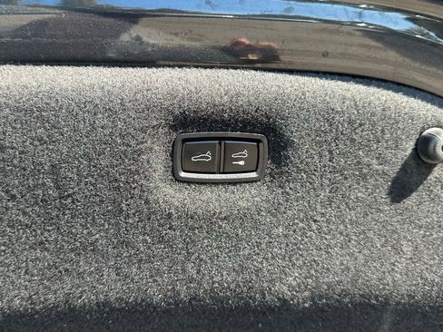 Used 2022 Porsche Taycan image 43