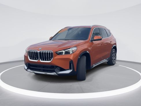 Used 2025 BMW X1 xDrive28i w/ Technology Package AWD/4WD image 3