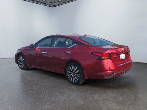Used 2023 Nissan Altima 2.5 SV FWD image 3