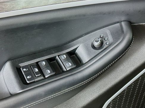 Used 2022 Jeep Grand Cherokee L Limited AWD/4WD image 18