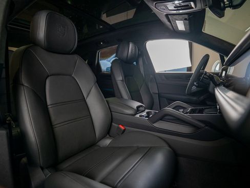 New 2026 Porsche Cayenne GTS image 23