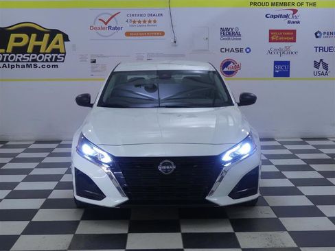 Used 2025 Nissan Altima 2.5 SV image 2