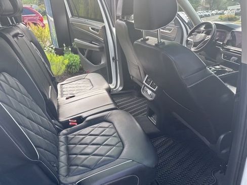 Used 2024 Volkswagen Atlas SEL Premium R-Line image 13