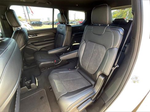 New 2025 Jeep Grand Cherokee L Altitude image 10