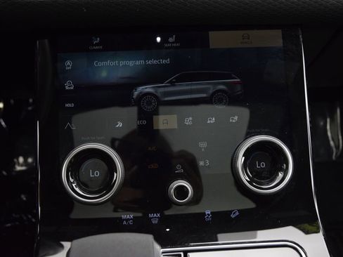 Used 2022 Land Rover Range Rover Velar R-Dynamic S image 27