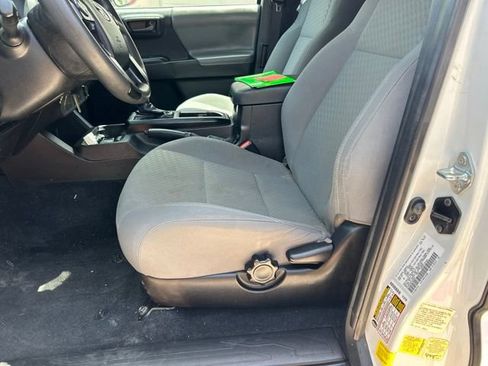 Used 2022 Toyota Tacoma SR RWD image 9