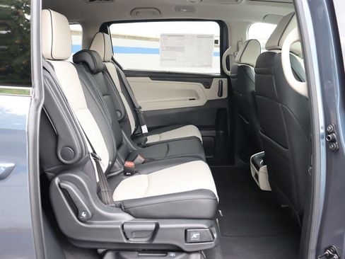 Used 2026 Honda Odyssey Elite image 14