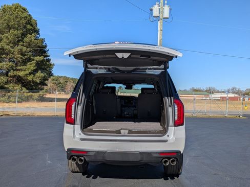 Used 2024 GMC Yukon Denali w/ Denali Reserve Package image 33