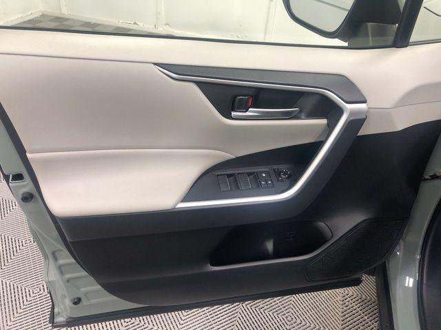 Used 2019 Toyota RAV4 XLE Premium FWD image 12