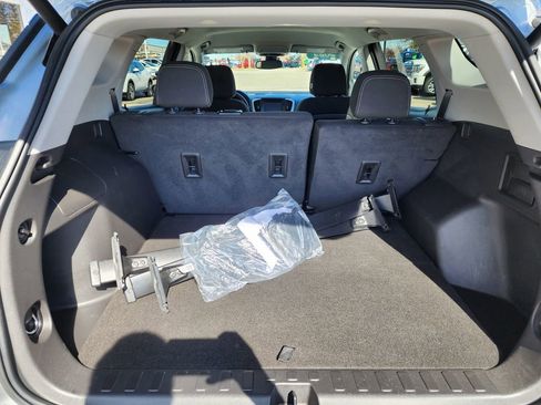 Used 2023 GMC Terrain SLE w/ Driver Convenience Package image 10