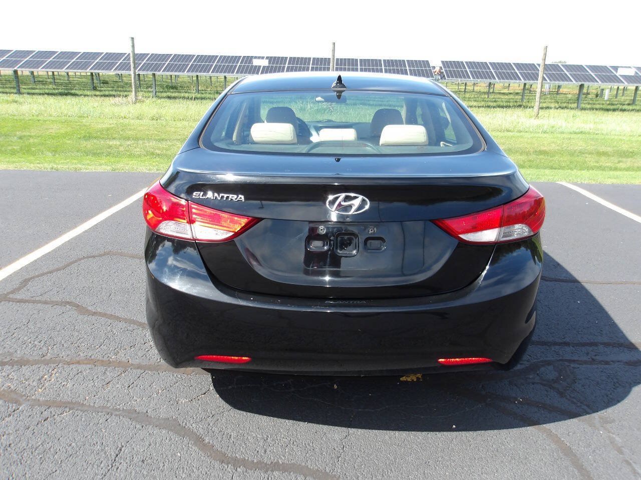 Used 2013 Hyundai Elantra GLS w/ Preferred Pkg FWD image 4